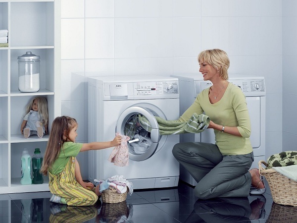 Máy giặt lồng ngang hiện nay cũng được nhiều gia đình chọn lựa